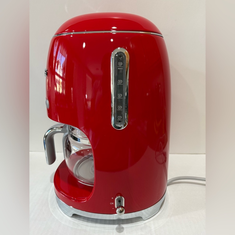 Smeg Bold Red Coffee Machine - Picture 6 of 8
